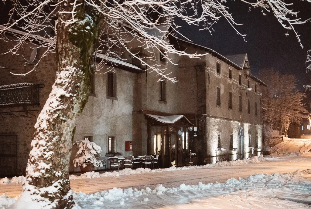 Scatto esterno innevato albergo il Casone