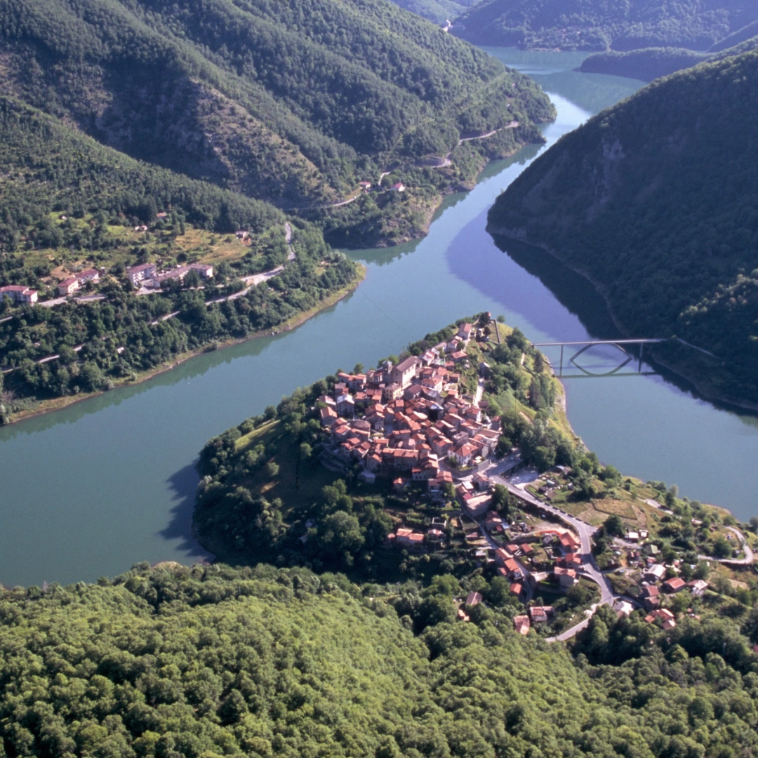Scatto aereo lago di vagli