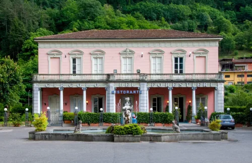 Scatto esterno ristorante circolo dei forestieri - Bagni di Lucca